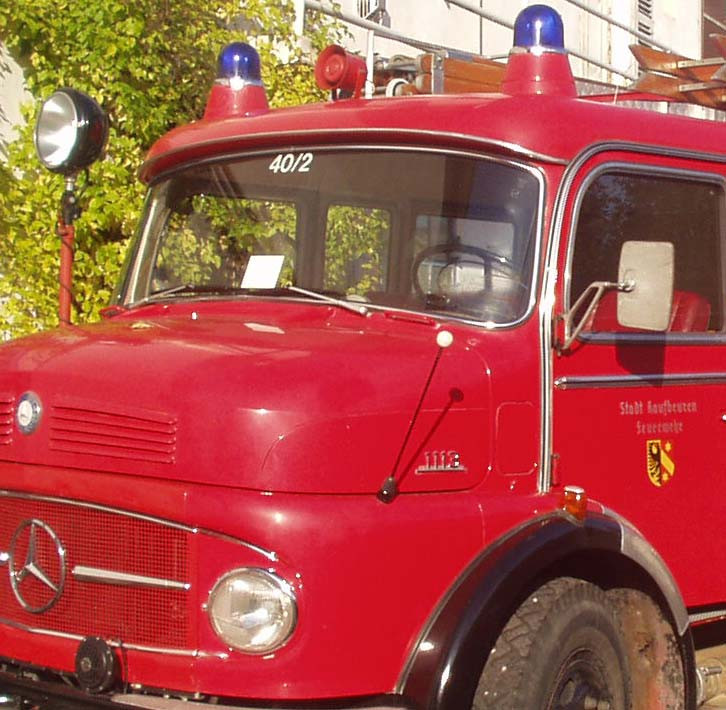 Löschgruppenfahrzeug LF 16  Erstzulassung: 27.09.1967  Hersteller: Daimler Benz / Ziegler  Fahrzeugtyp: 1113  Pumpenleistung: 1.600 l/min  Besatzung 1/8  Im Einsatz bis 1997 bei der Feuerwehr Kaufbeuren